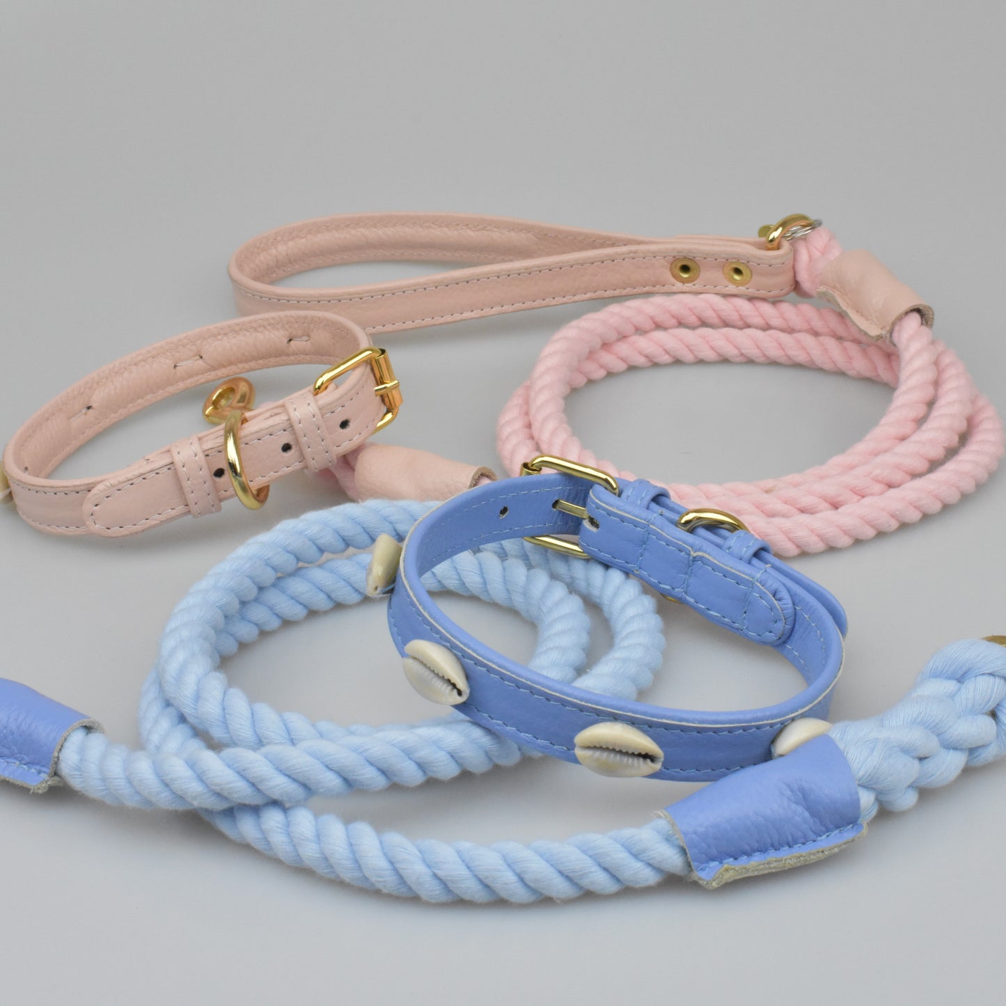 Willow Walks rope lead with leather handle in cornflower blue