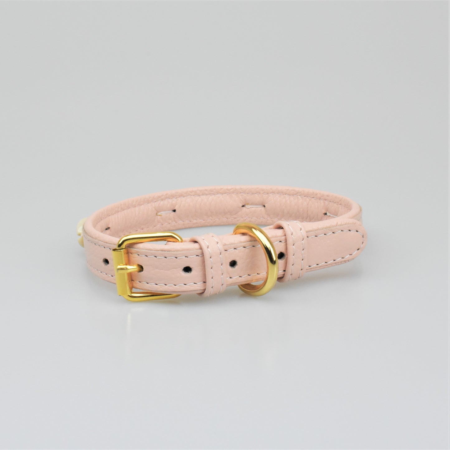 Willow Walks leather collar in soft pink with shell detail
