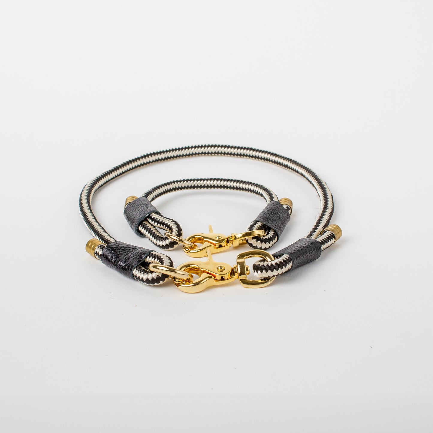 Willow Walks marine rope collar with leather details in black and white