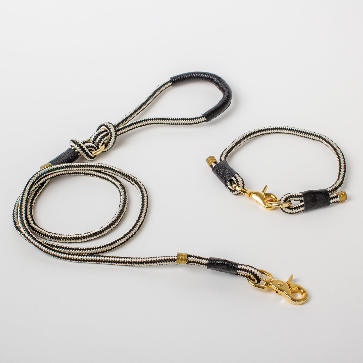 Willow Walks marine rope collar with leather details in black and white